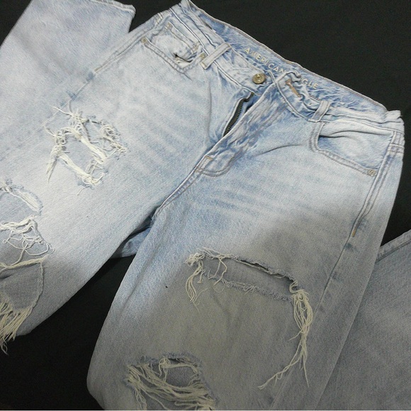 American Eagle Ripped Jeans - Picture 2 of 4